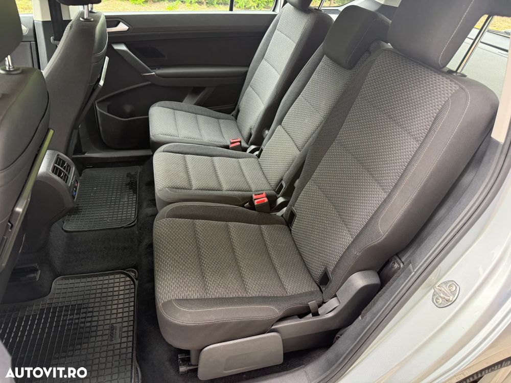 Volkswagen Touran - 11