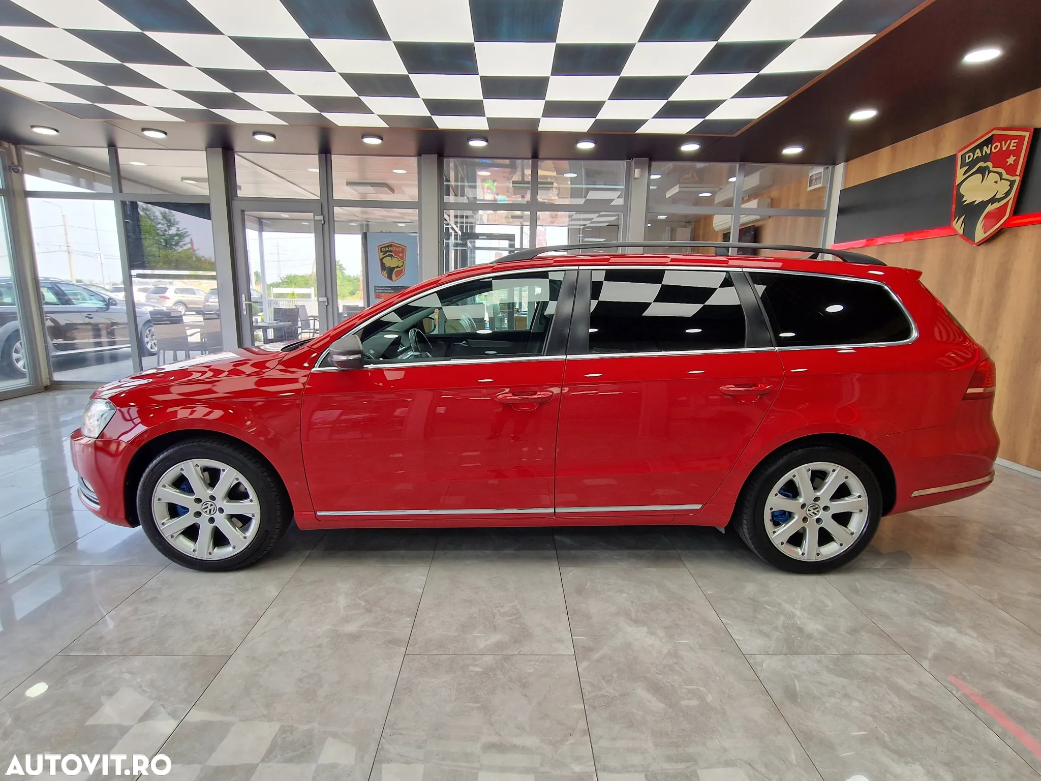 Volkswagen Passat - 4