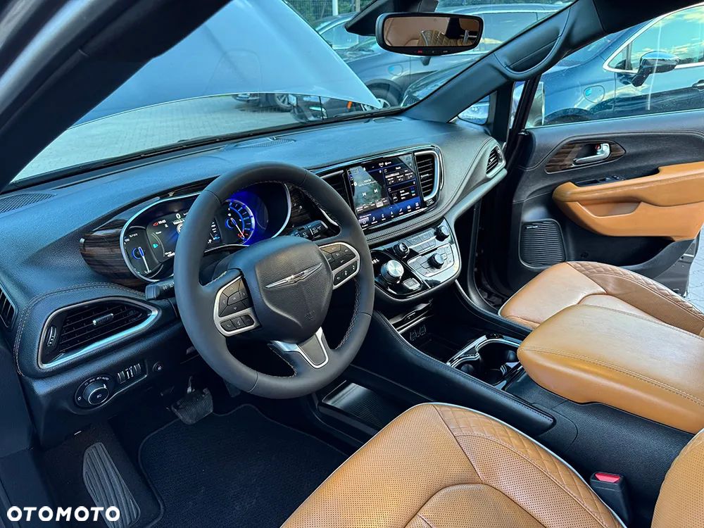 Chrysler Pacifica - 16