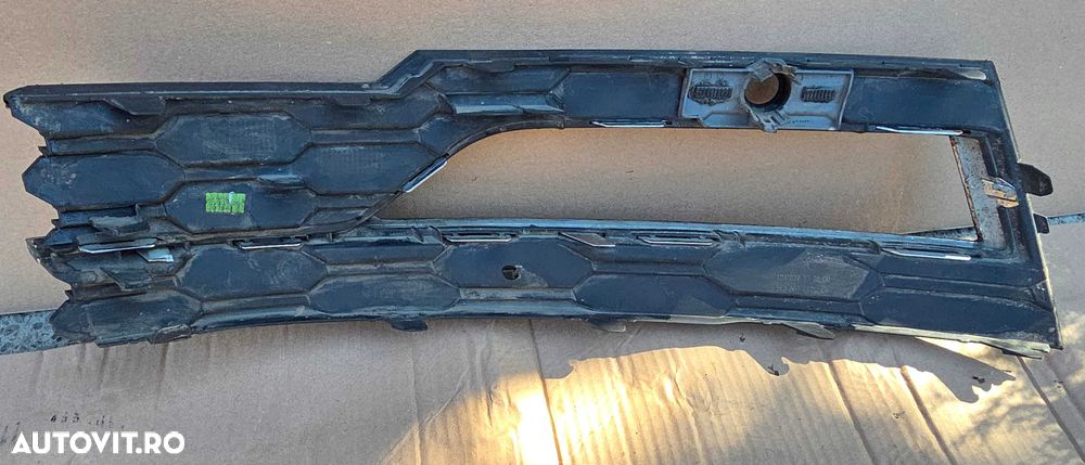 Grila proiector dreapta Skoda Octavia 4 2020 / 2021 / 2022 2023 - 2