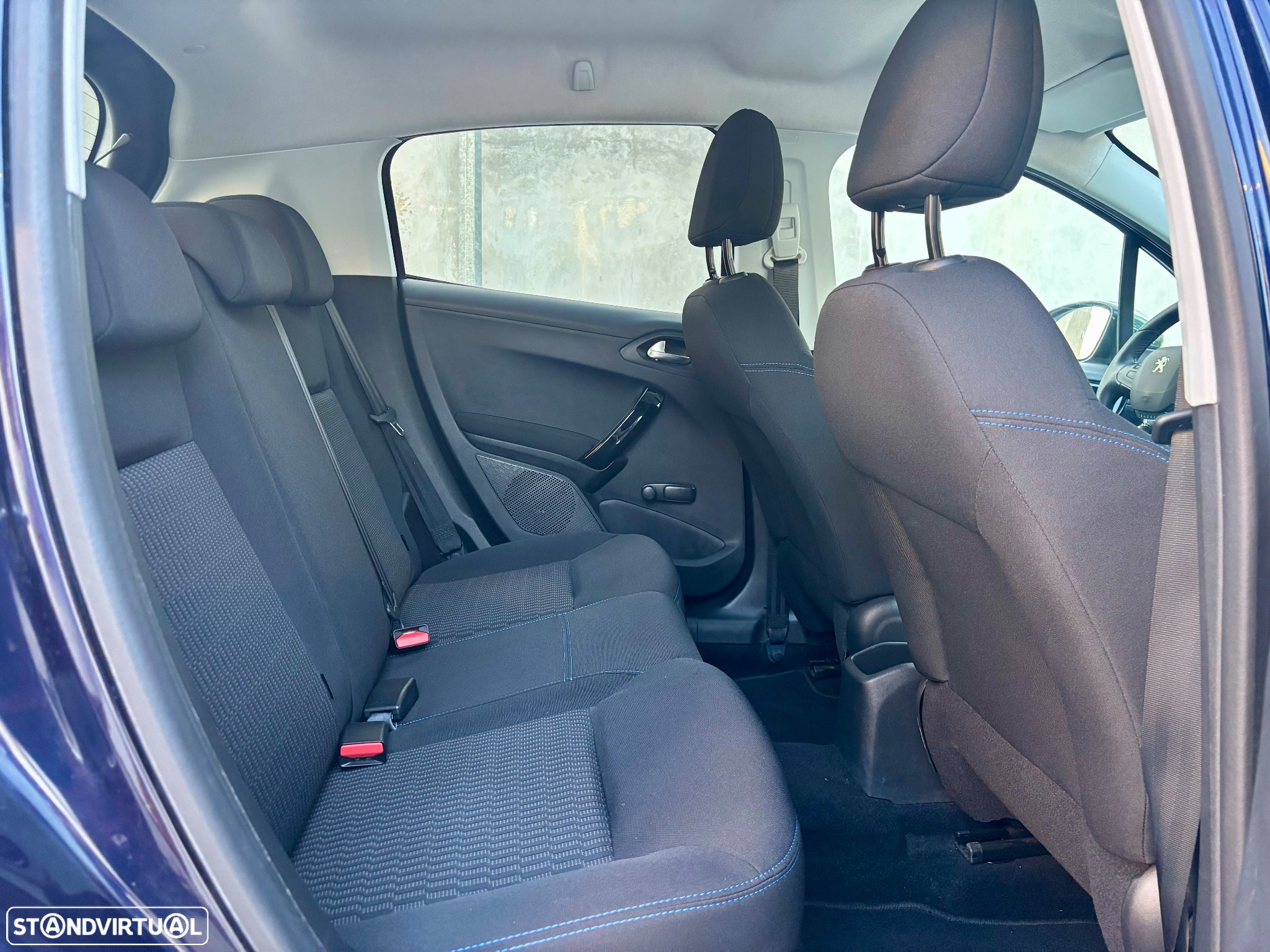 Peugeot 208 1.2 PureTech Signature - 36