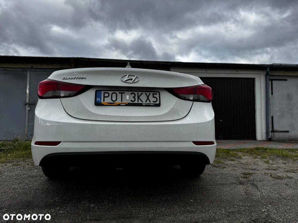 Hyundai Elantra - 15