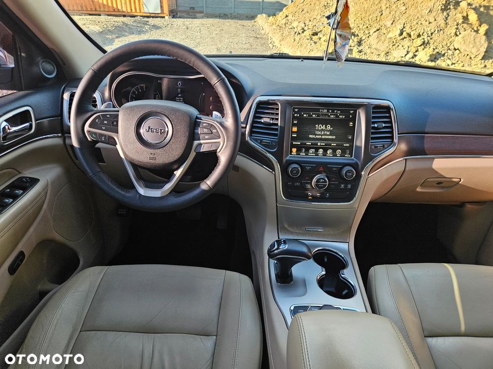 Jeep Grand Cherokee - 16