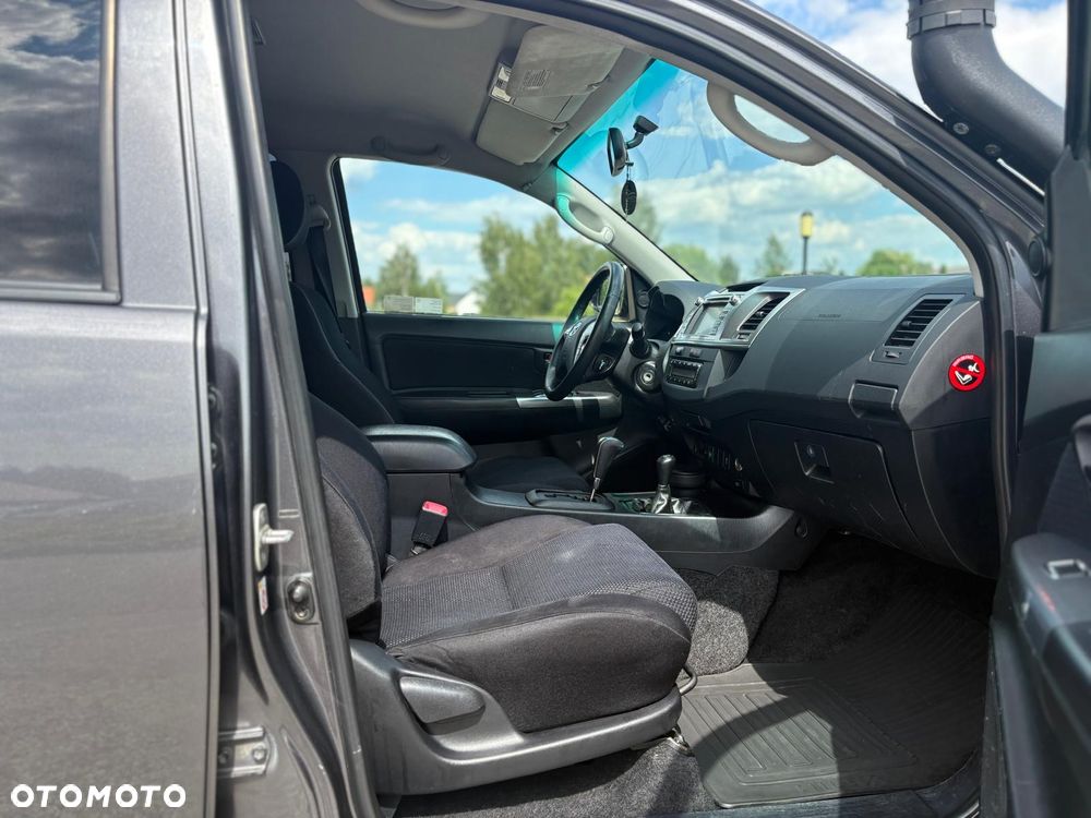 Toyota Hilux 3.0 D-4D SR5 - 13