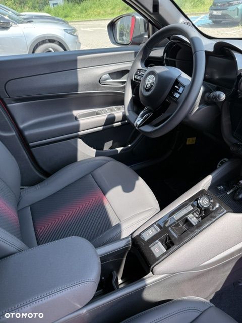 Alfa Romeo Junior 1.2 mHEV Ti eDCT - 12