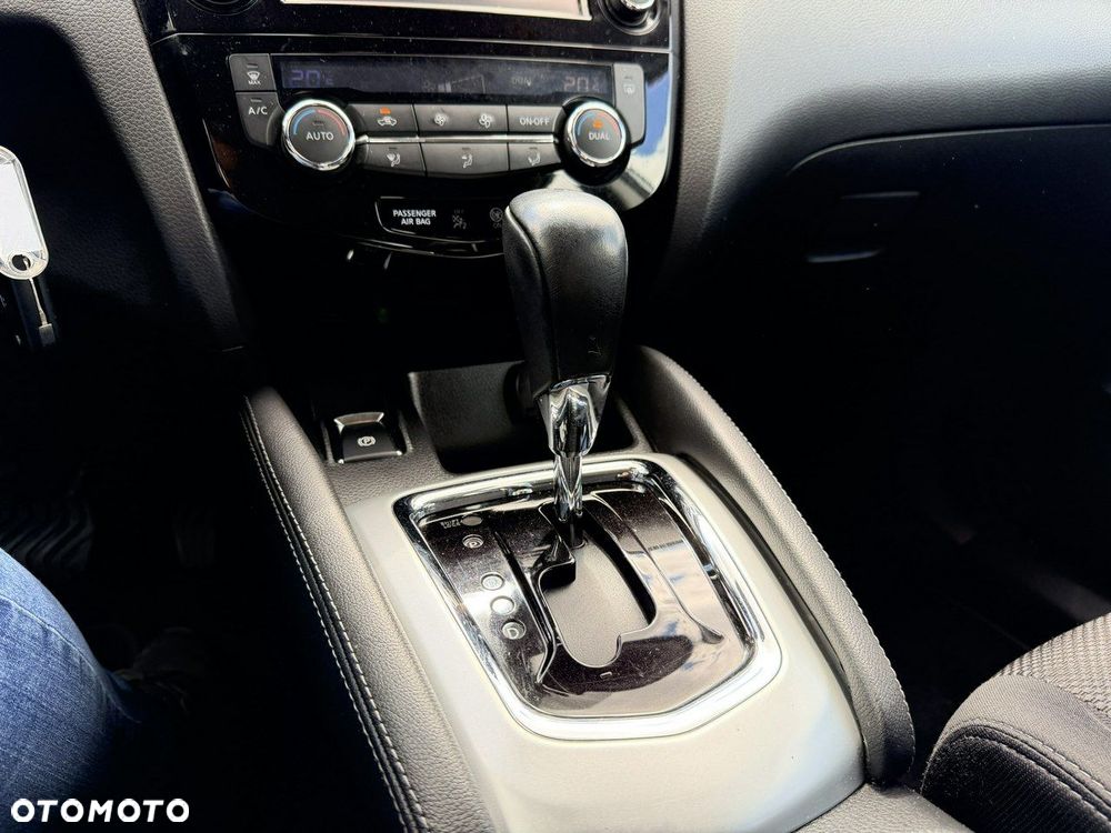 Nissan Qashqai 1.2 DIG-T N-Connecta Xtronic EU6 - 18
