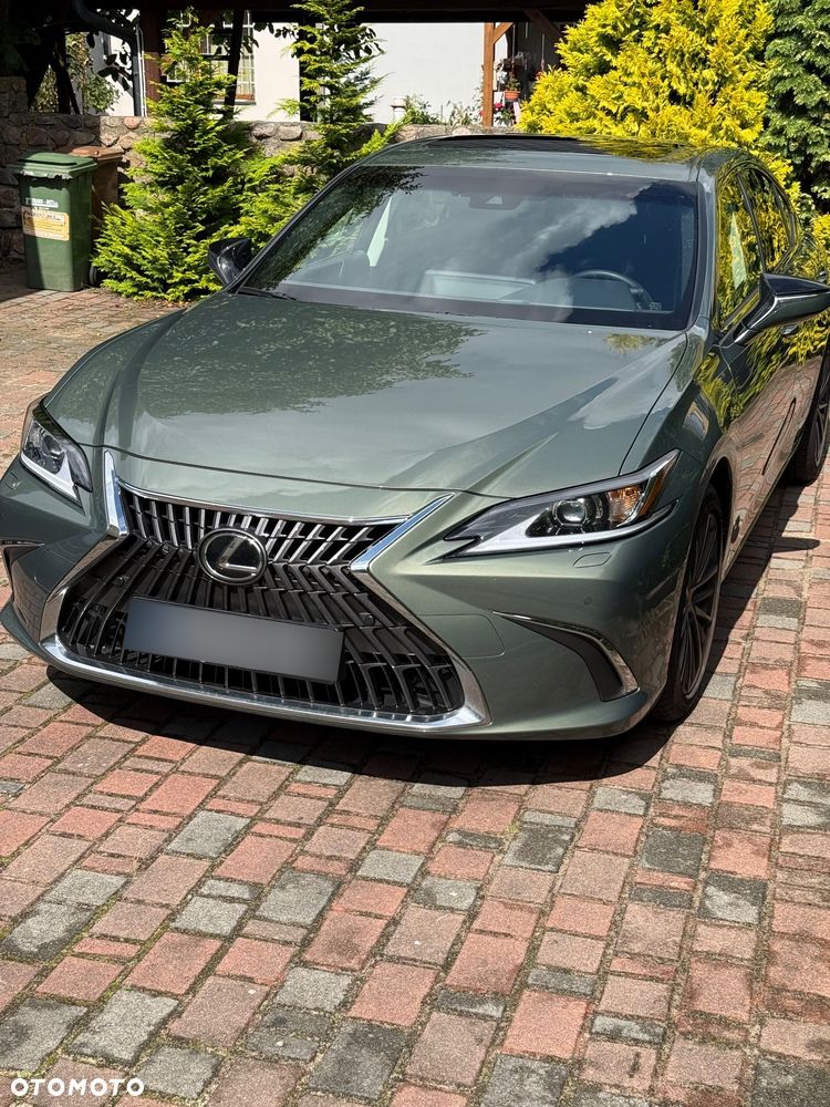 Lexus ES 300h Business Edition - 4