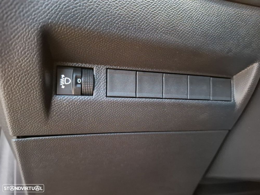Peugeot 208 1.2 PureTech Allure — fotografia 19