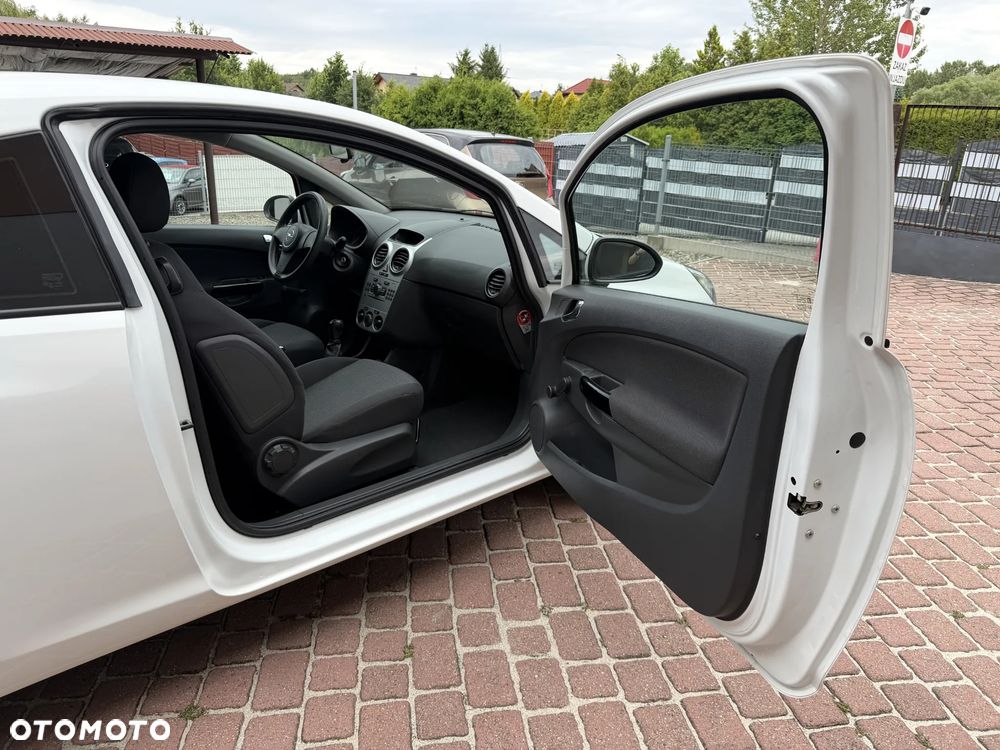 Opel Corsa 1.2 16V Essentia - 31