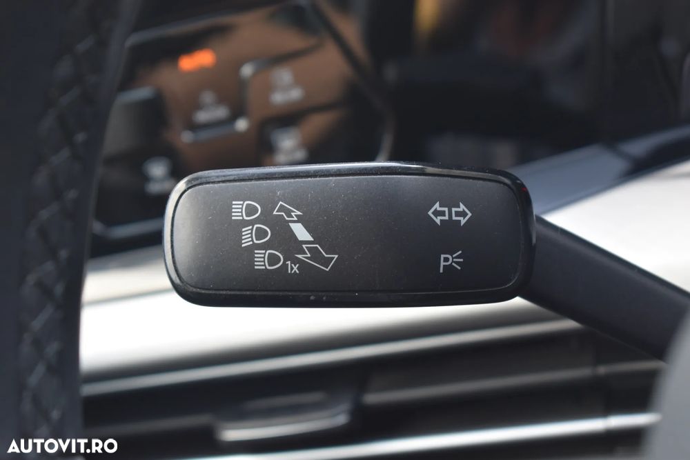 Volkswagen Golf 1.0 eTSI DSG MHEV Life - 30