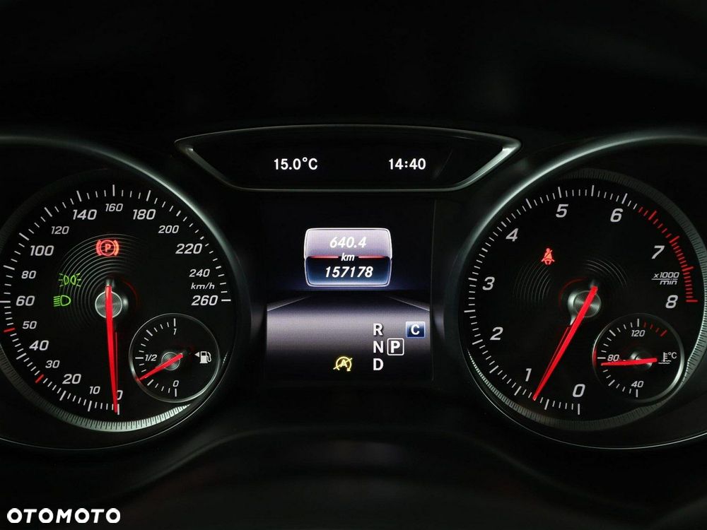 Mercedes-Benz CLA 180 7G-DCT - 23