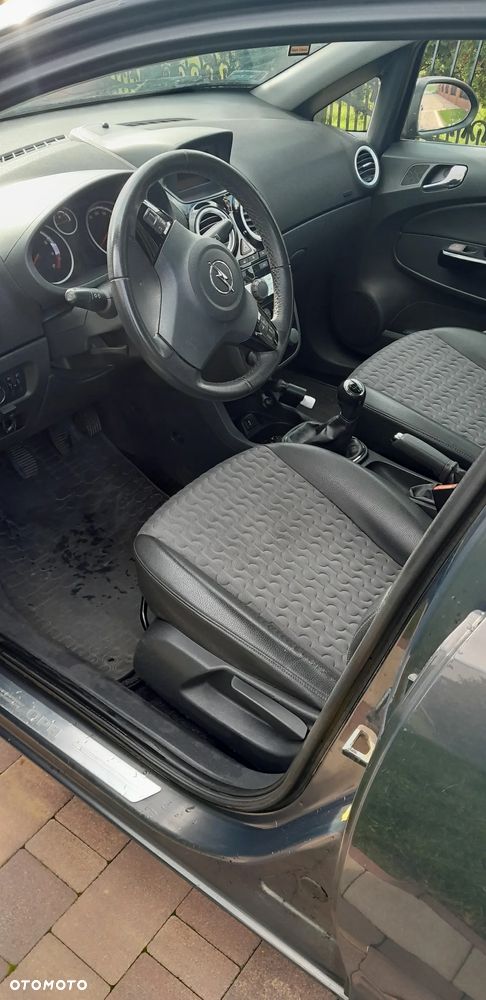 Opel Corsa 1.4 16V Cosmo - 6