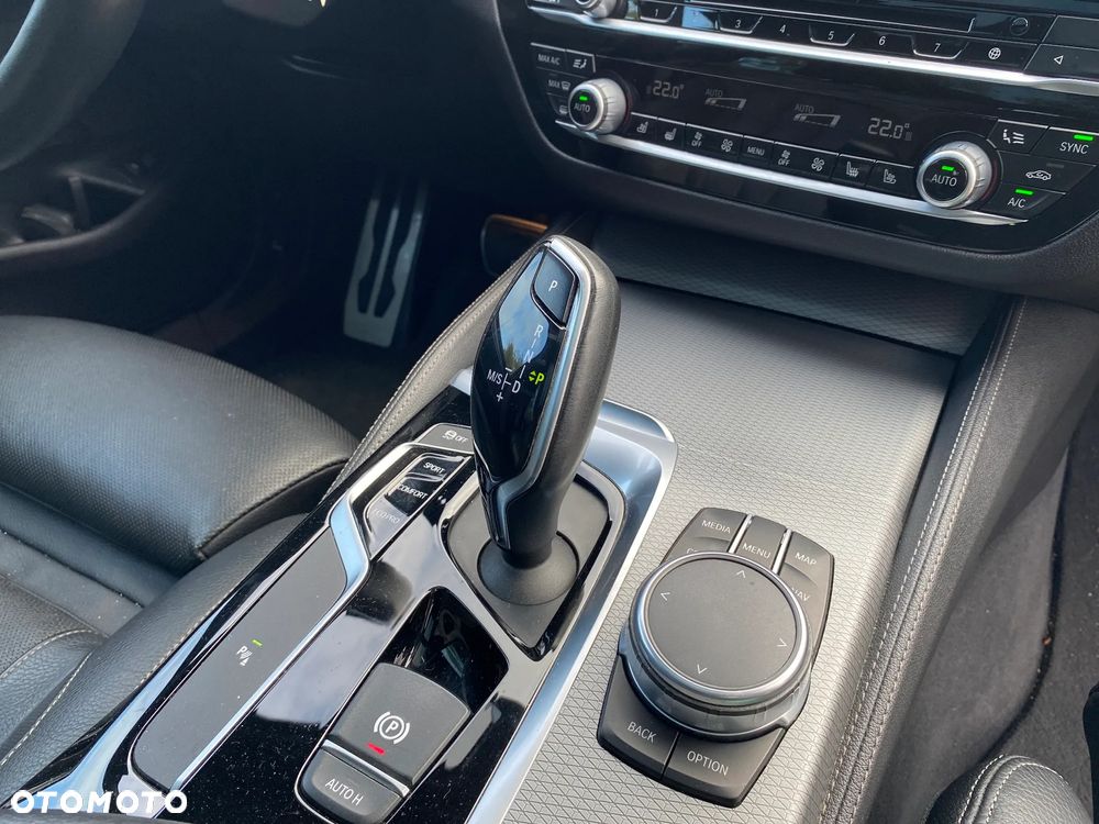 BMW Seria 5 540i xDrive Touring - 18