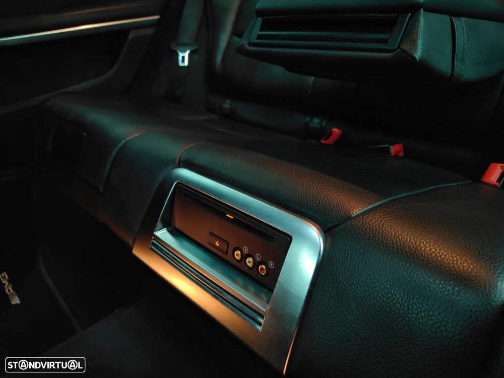 Mercedes-Benz E 250 BlueTEC Avantgarde Auto. - 26