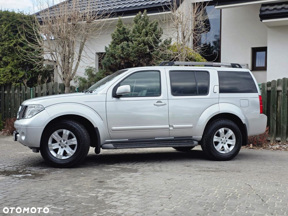 Nissan Pathfinder 4.0 V6 LE - 3