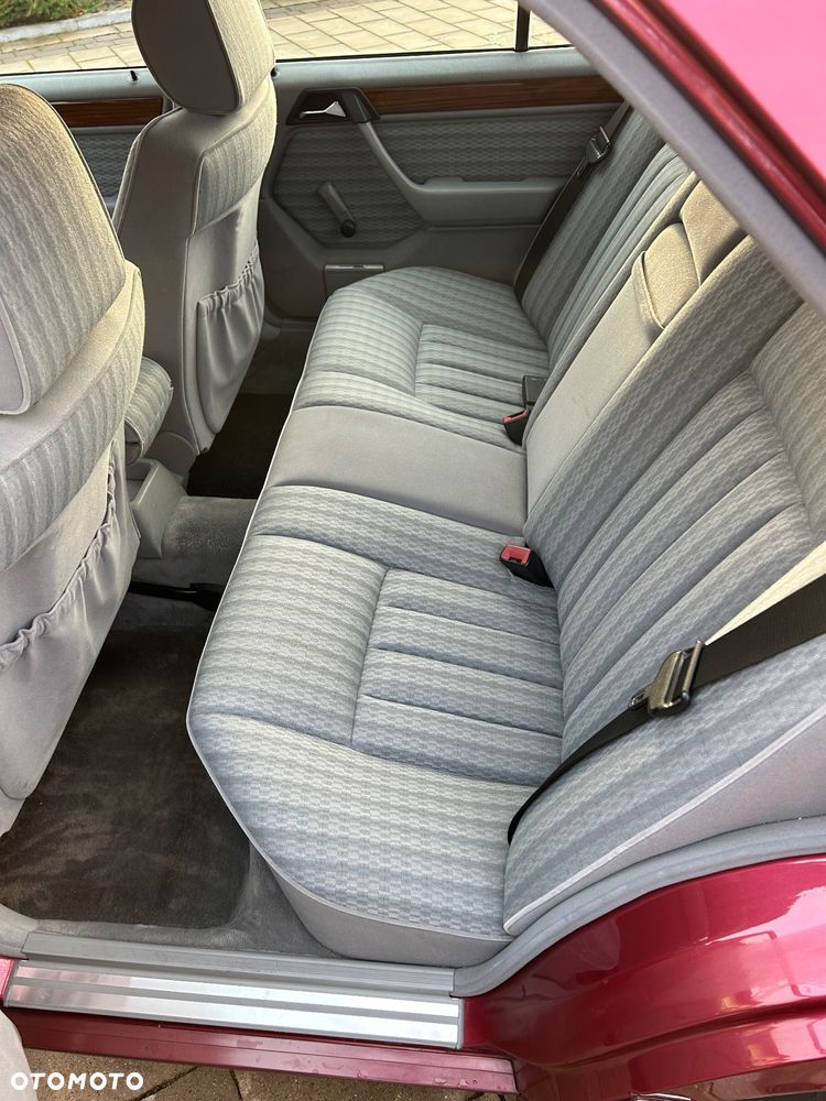 Mercedes-Benz W124 (1984-1993) - 32