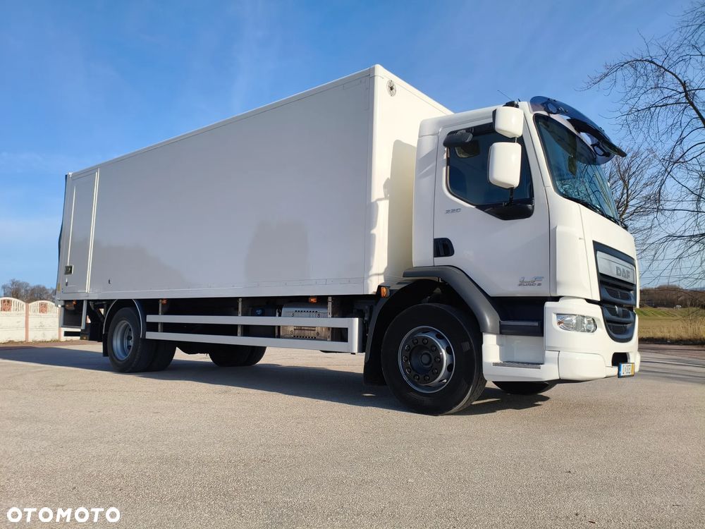 DAF DAF LF 250 / FA 290 / Izoterma / Winda / Holandia / Przebieg 241000 km /18 palet - 28