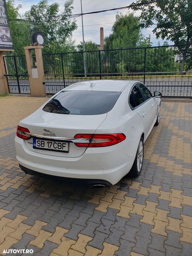 Jaguar XF 2.0 - 5