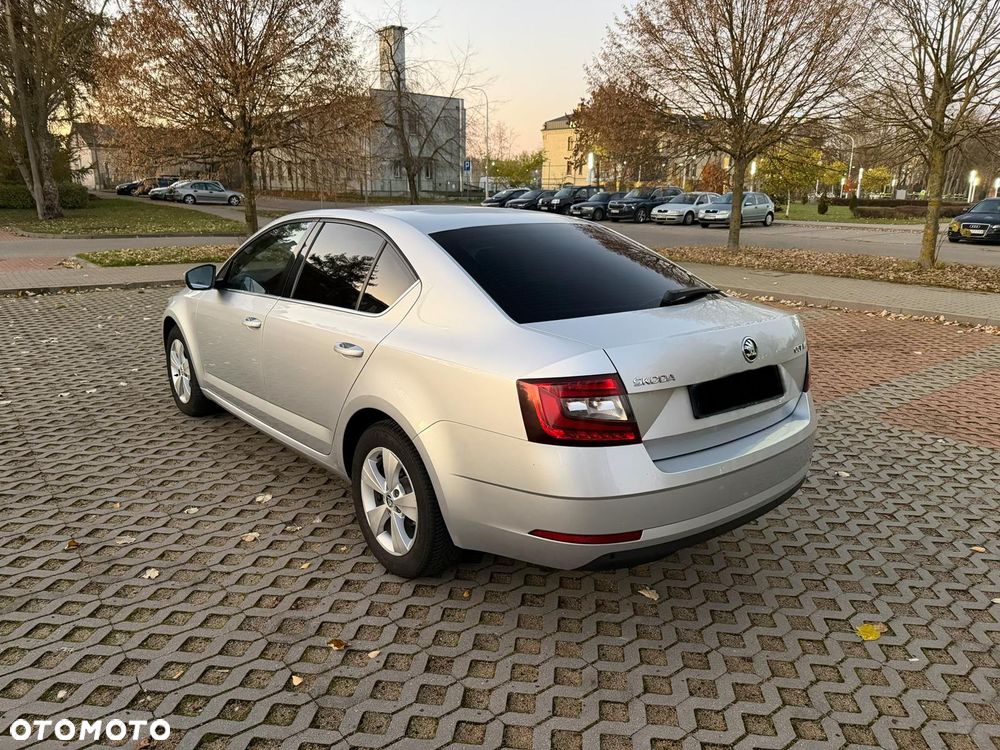 Skoda Octavia 1.6 TDI Style DSG - 4