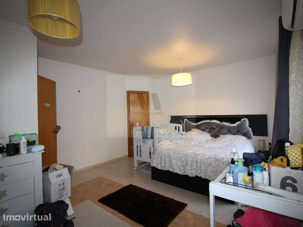 Apartamento T3 transformado em T2 em zona nobre de Olhão - Grande imagem: 3/8