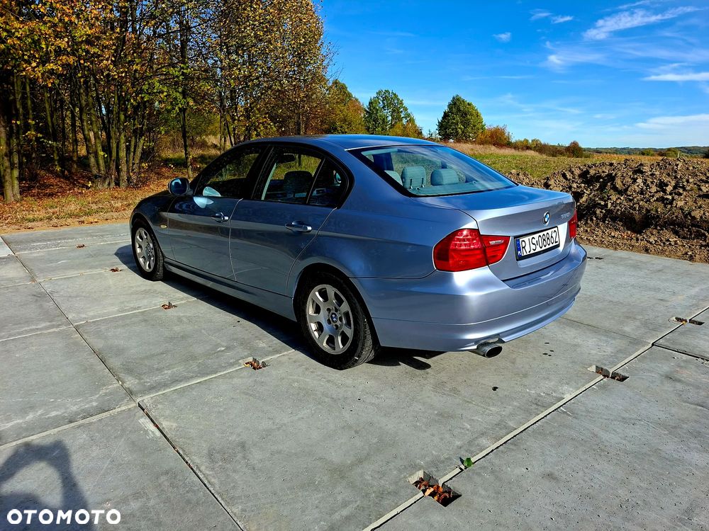BMW E90 2008 photo 2