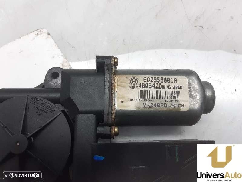 MOTOR ELEVADOR DE VIDRO FRONTAL DIREITO VOLKSWAGEN POLO 2002 -6Q2959801A - 4