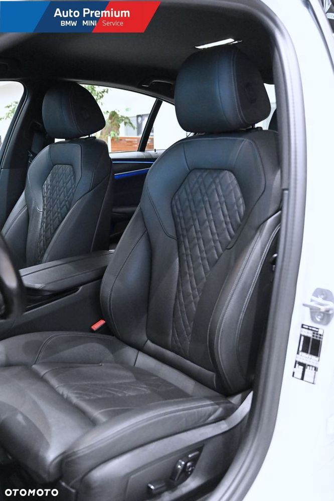 BMW Seria 5 520i mHEV - 15