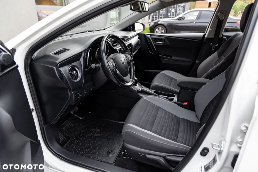 Toyota Auris 1.8 HSD Luna - 17