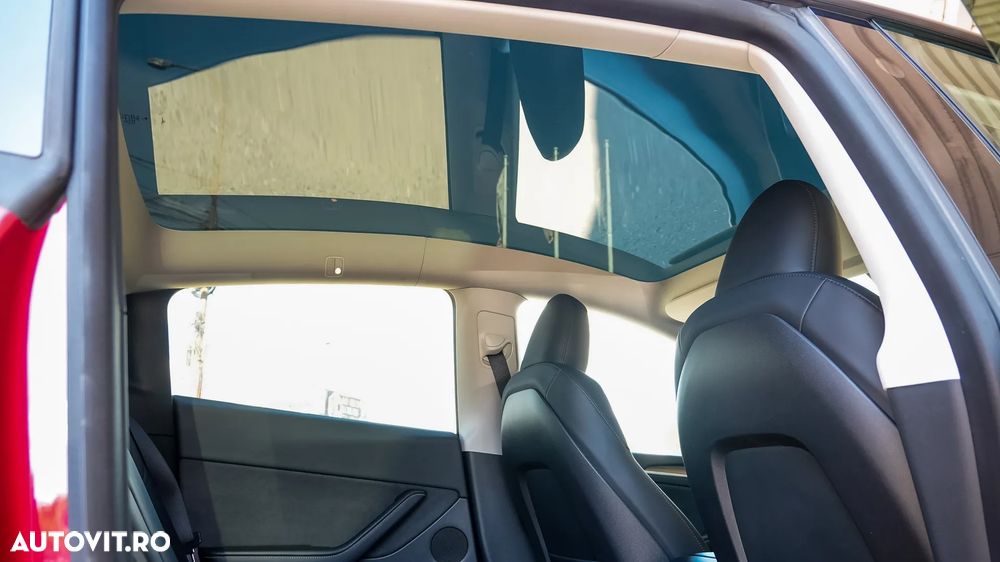 Tesla Model Y - 35