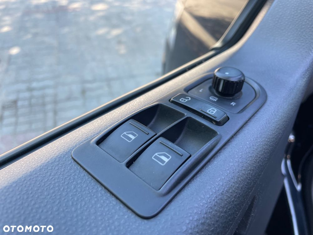 Volkswagen Multivan - 32