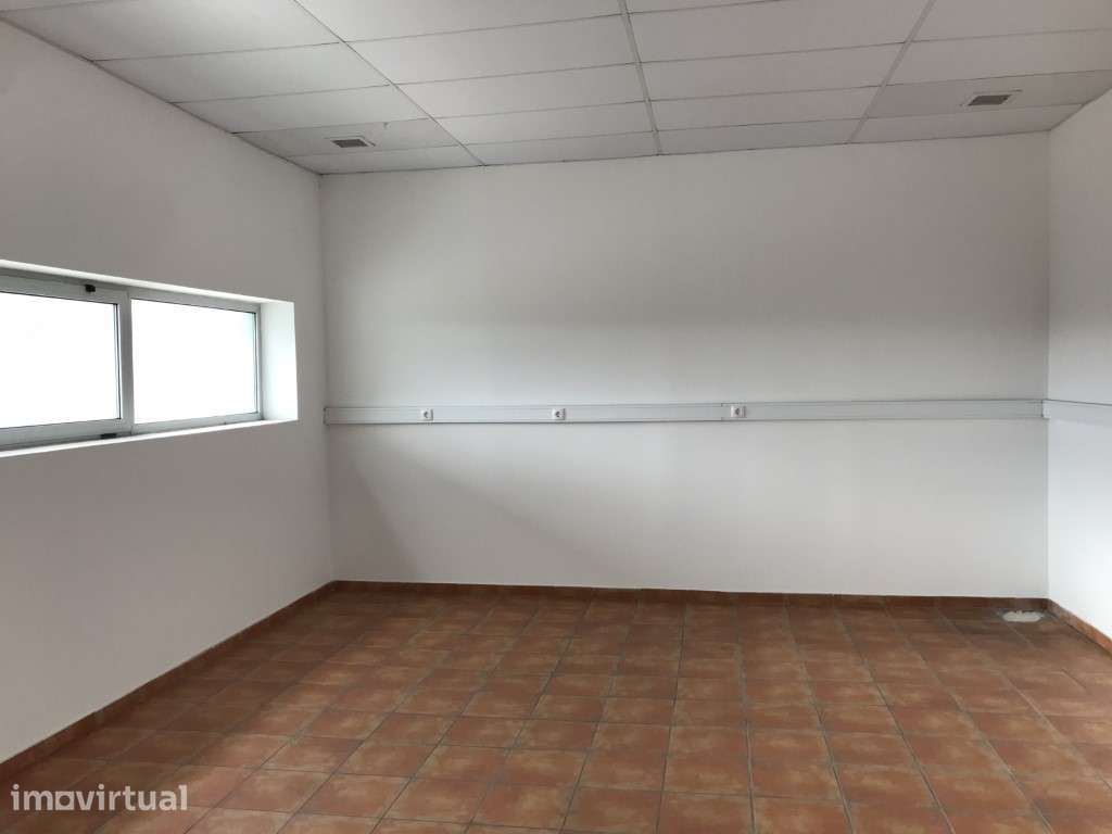 ALVERCA - Armazém com 693 m2 - Grande imagem: 5/6
