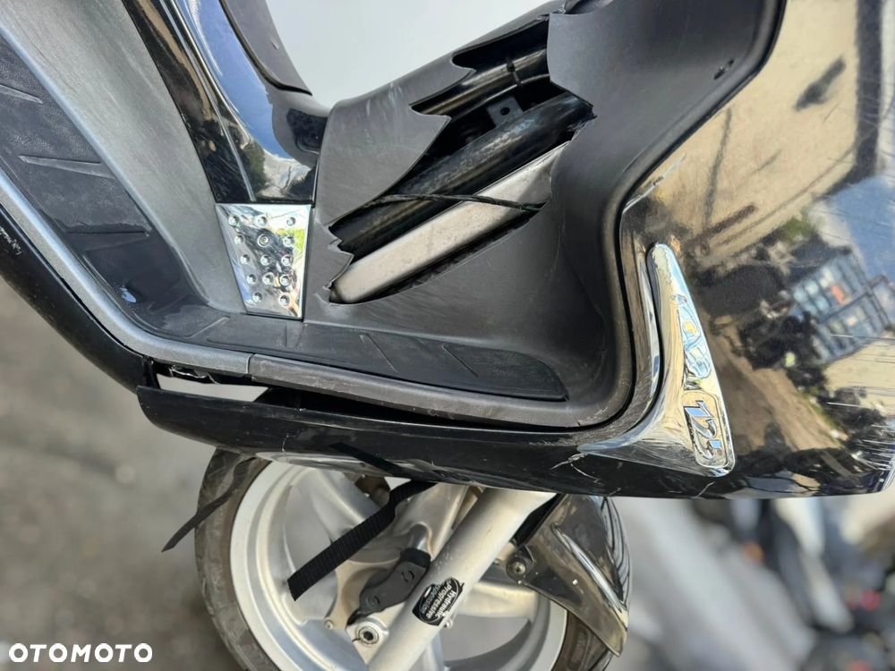 Piaggio X8 - 8