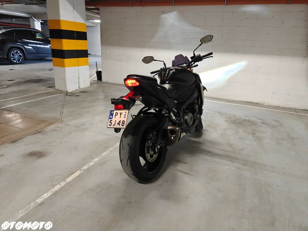Suzuki GSX 1000 - 7