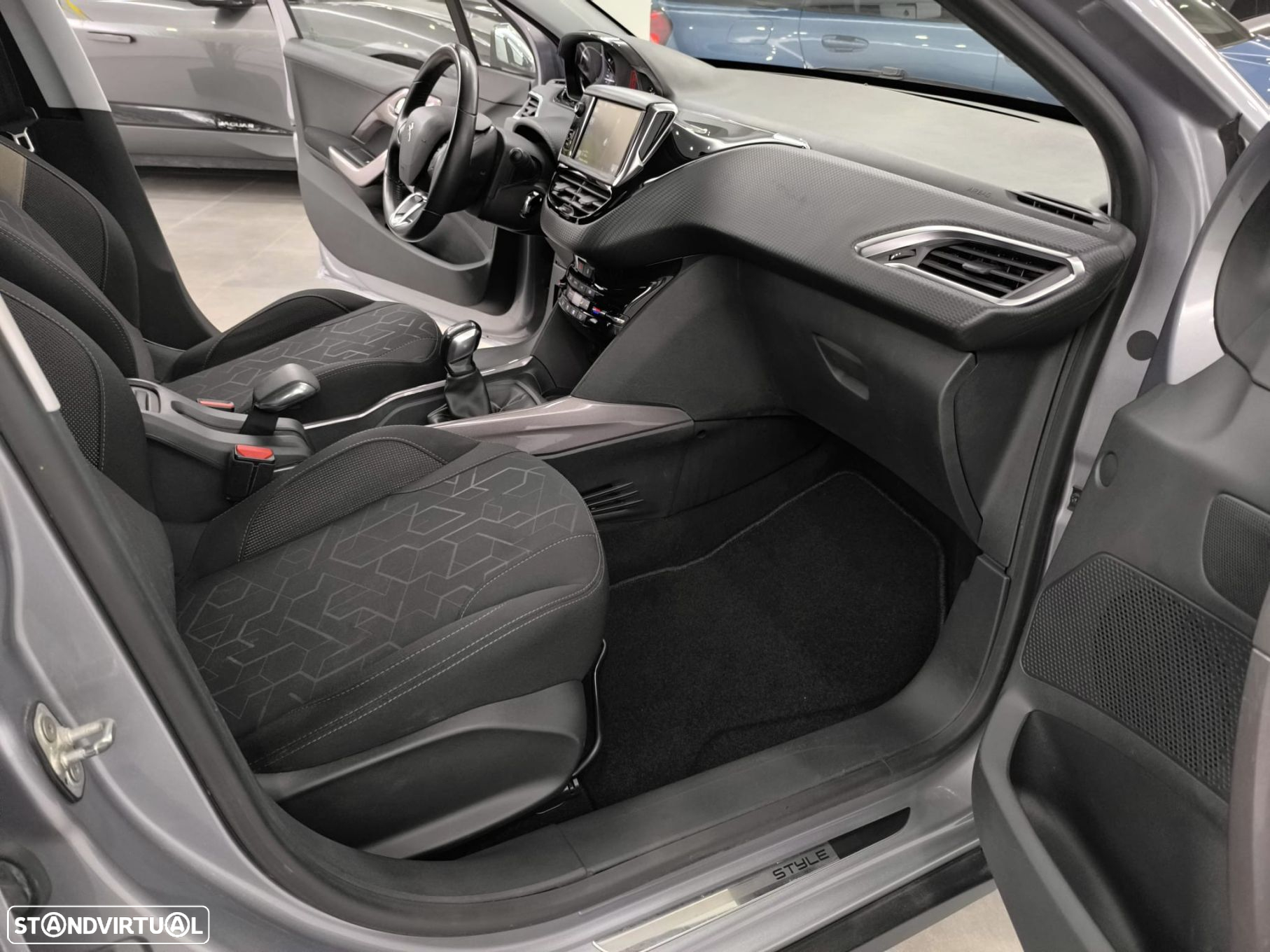 Peugeot 2008 1.2 PureTech Style - 30