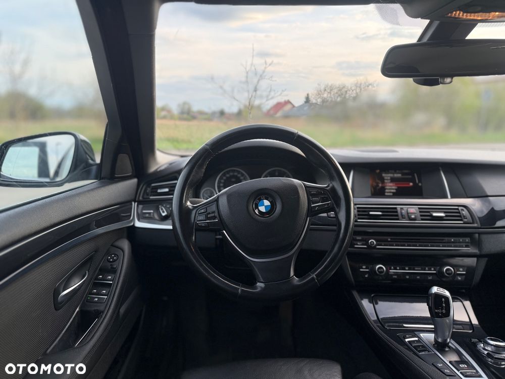 BMW Seria 5 520d xDrive - 14