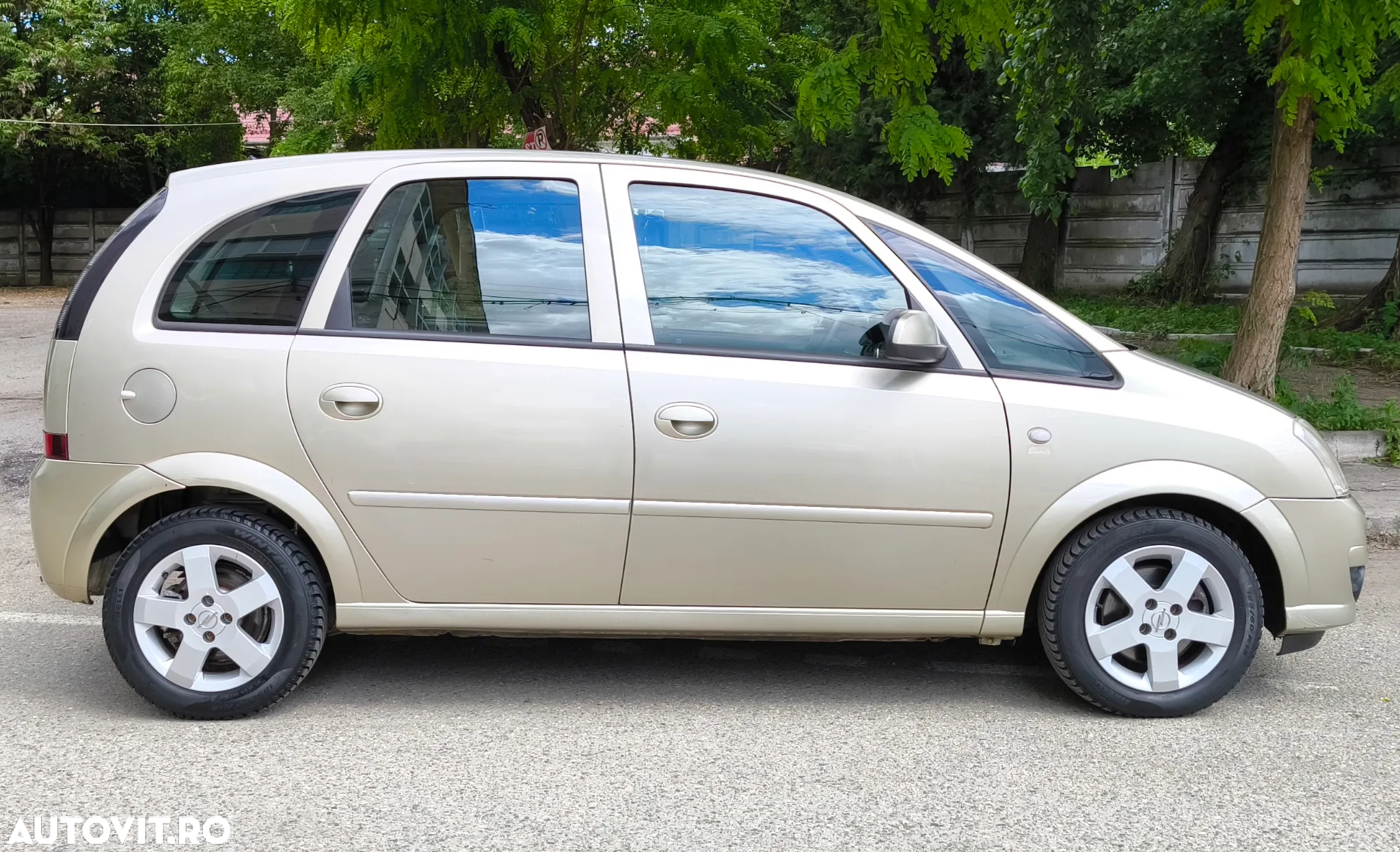 Opel Meriva 1.6i Cosmo Easytronic - 3
