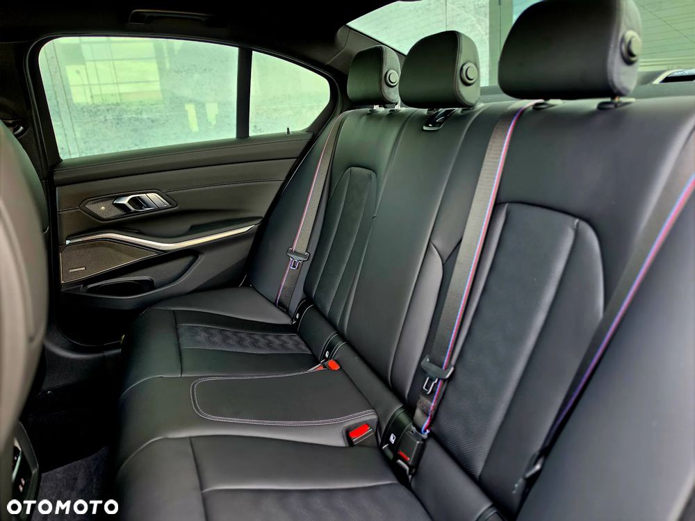 BMW M3 Competition M xDrive - 34