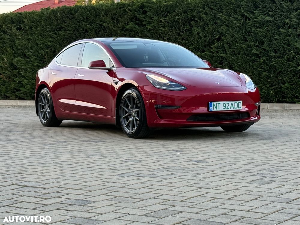 Tesla Model 3 - 1