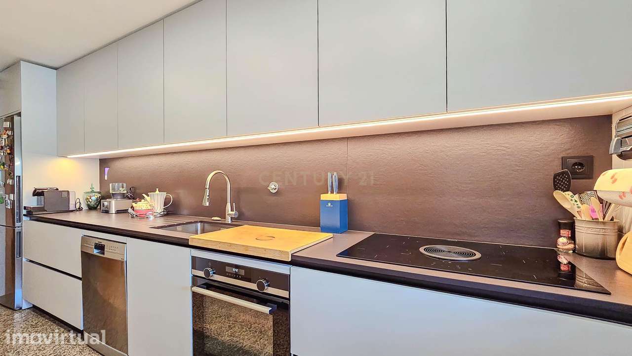 Apartamento T2 no Bonfim, Porto, terraço fechado e varanda. - Grande imagem: 2/32