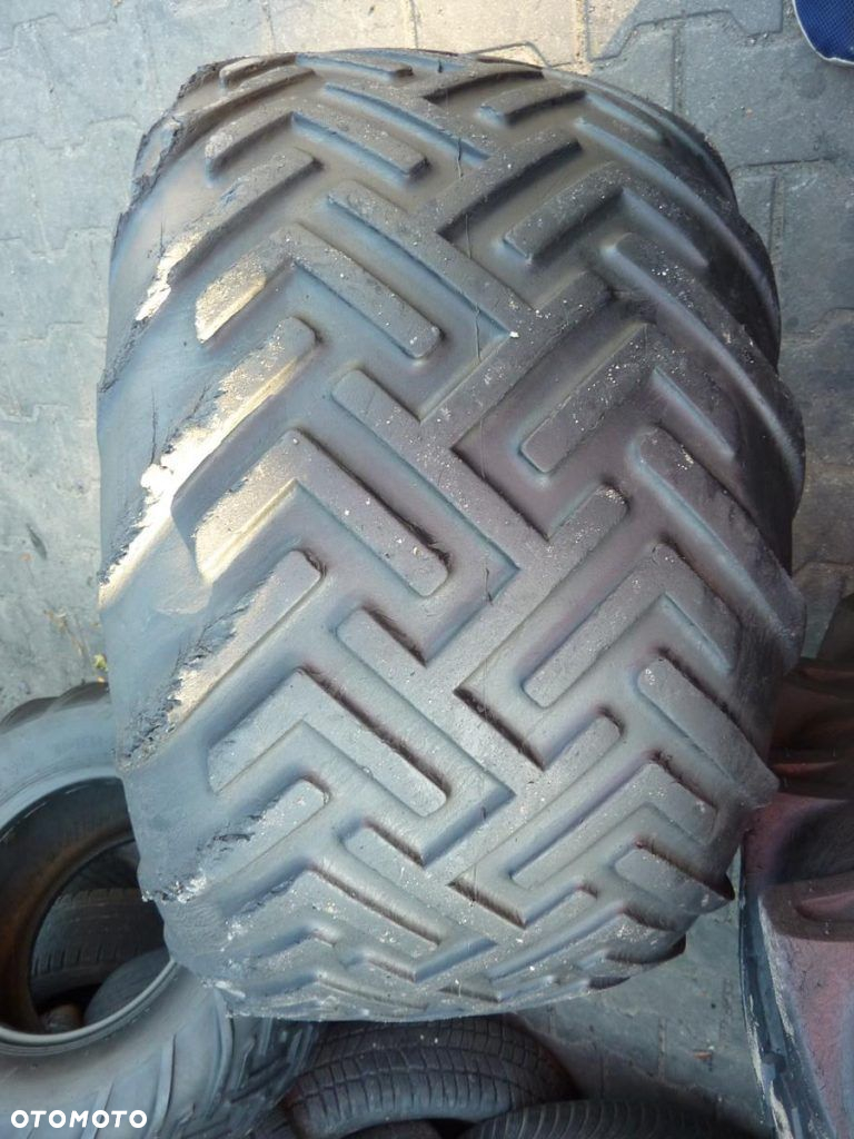 2x Opona używana 31x15.50-15 31x15.50R15 TRELLEBORG 200zł(szt.) W2790 - 2