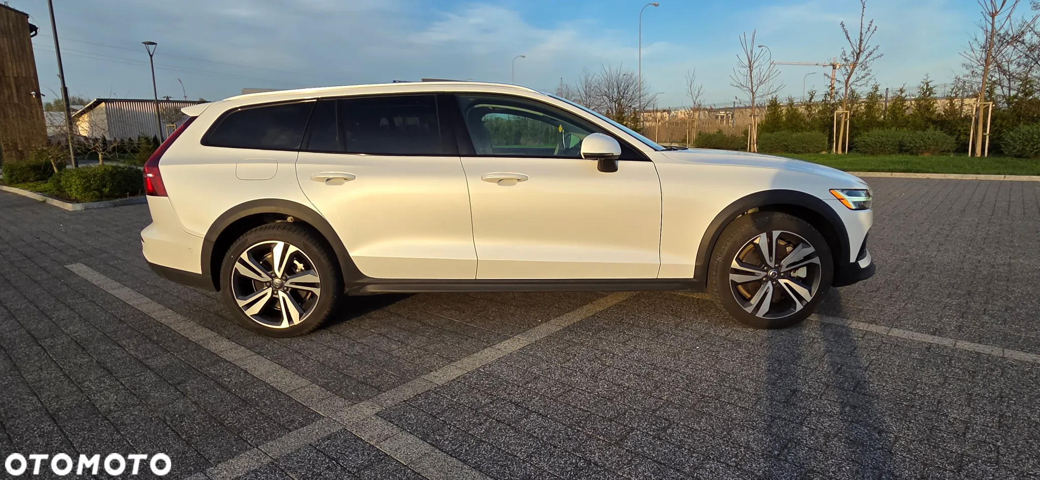 Volvo V60 Cross Country B5 B AWD Plus - 4