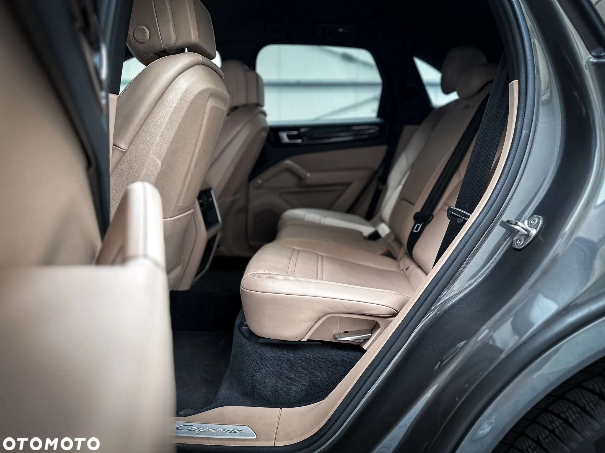 Porsche Cayenne Standard - 26