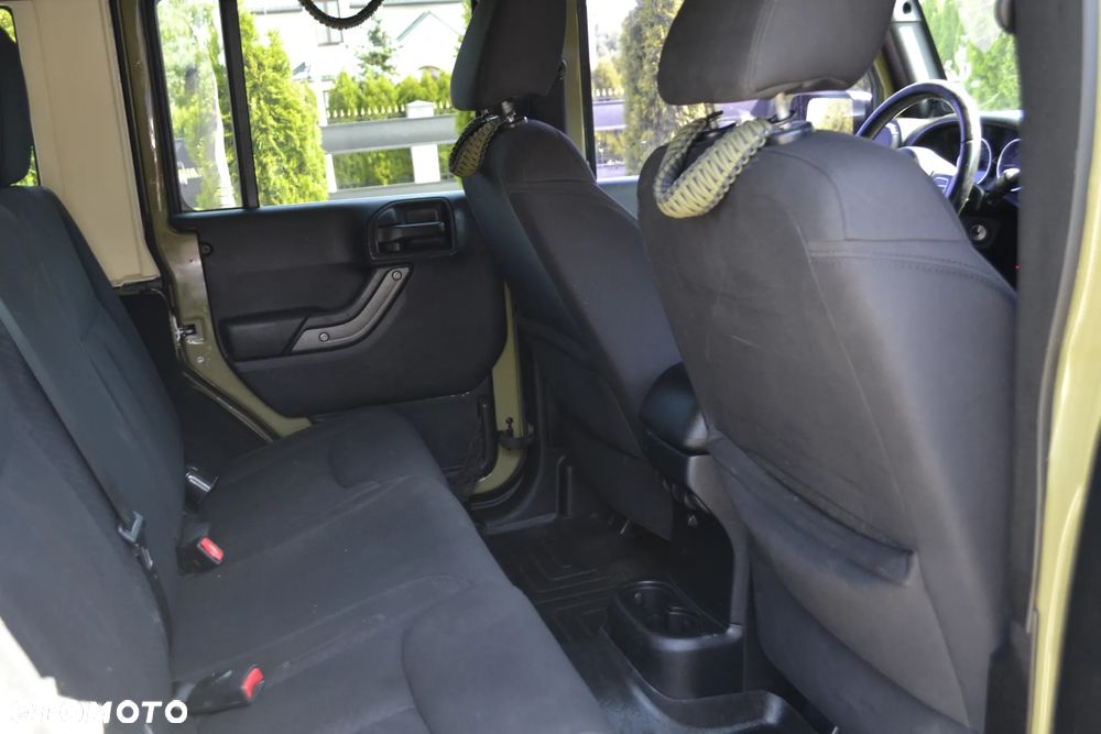 Jeep Wrangler 3.6 Unlim Sahara - 37