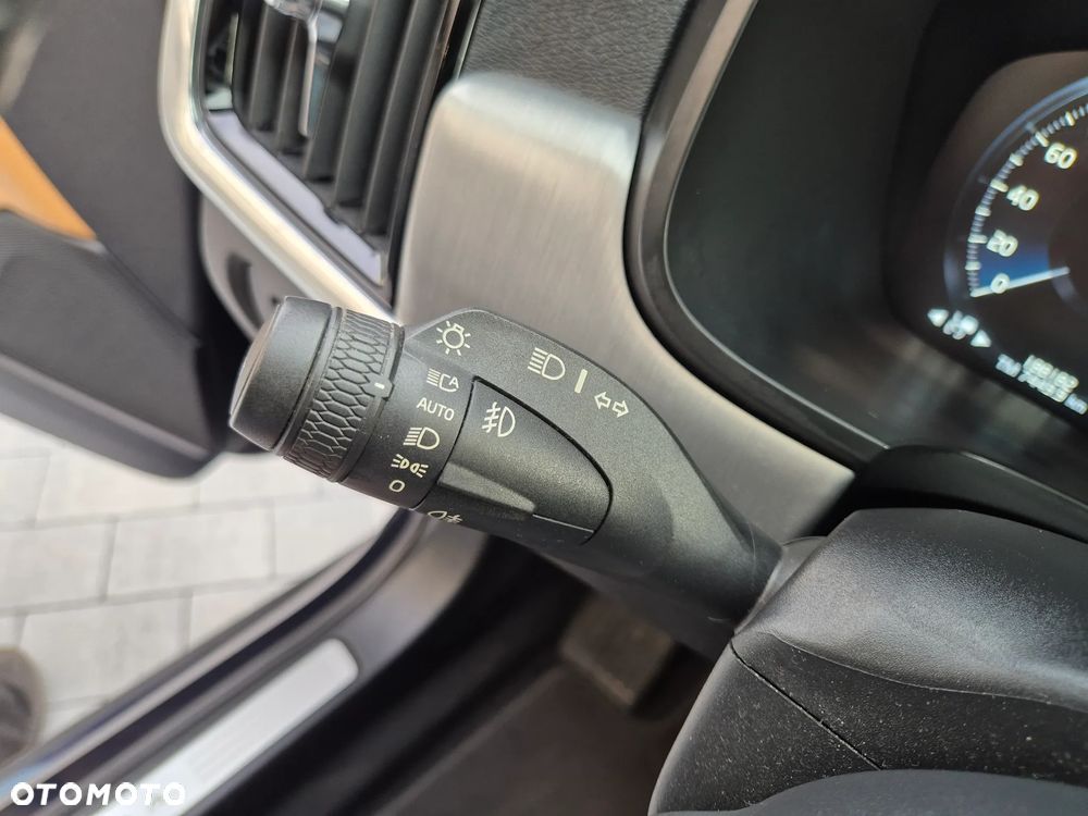 Volvo V90 D3 Momentum Pro - 26