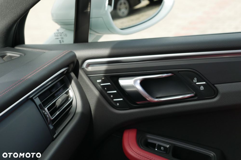 Porsche Macan - 40