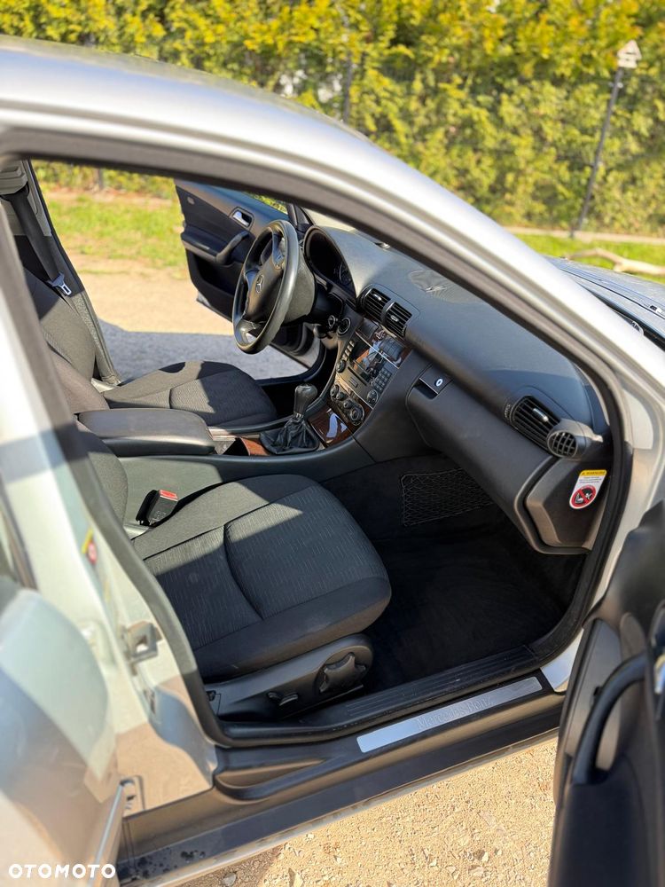 Mercedes-Benz Klasa C 180 Kompressor Classic - 9