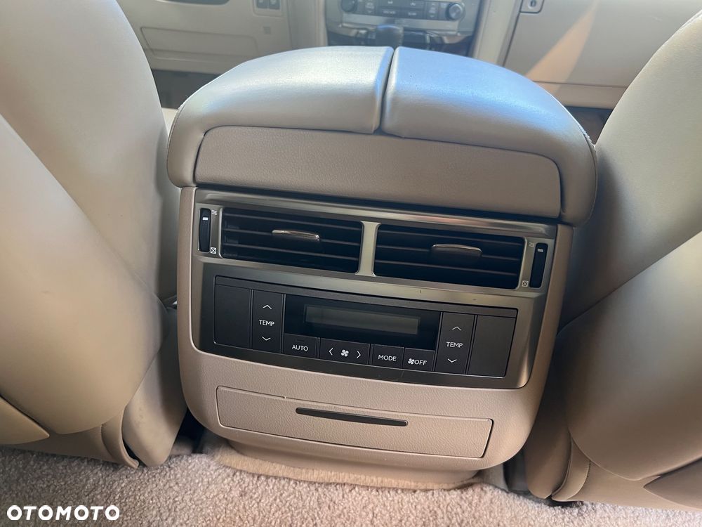 Lexus LX 570 - 30