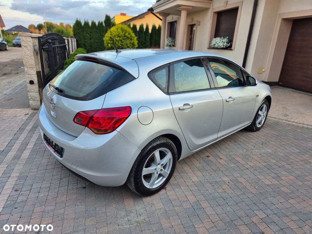 Opel Astra 1.6 111 - 12