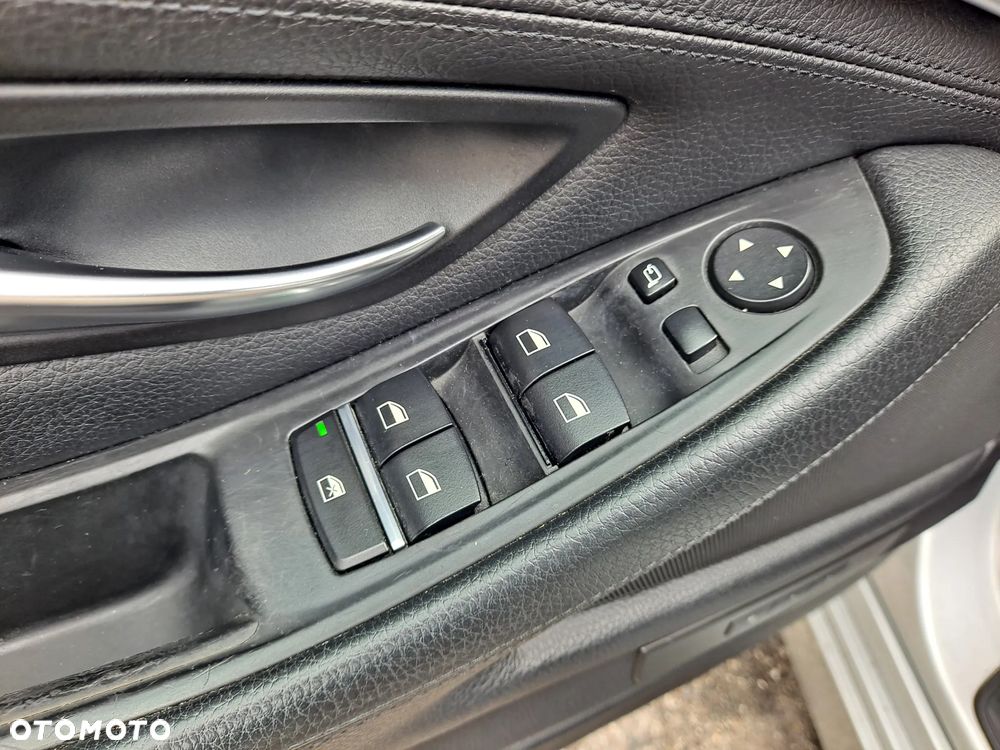 BMW Seria 5 530d xDrive Luxury Line - 23