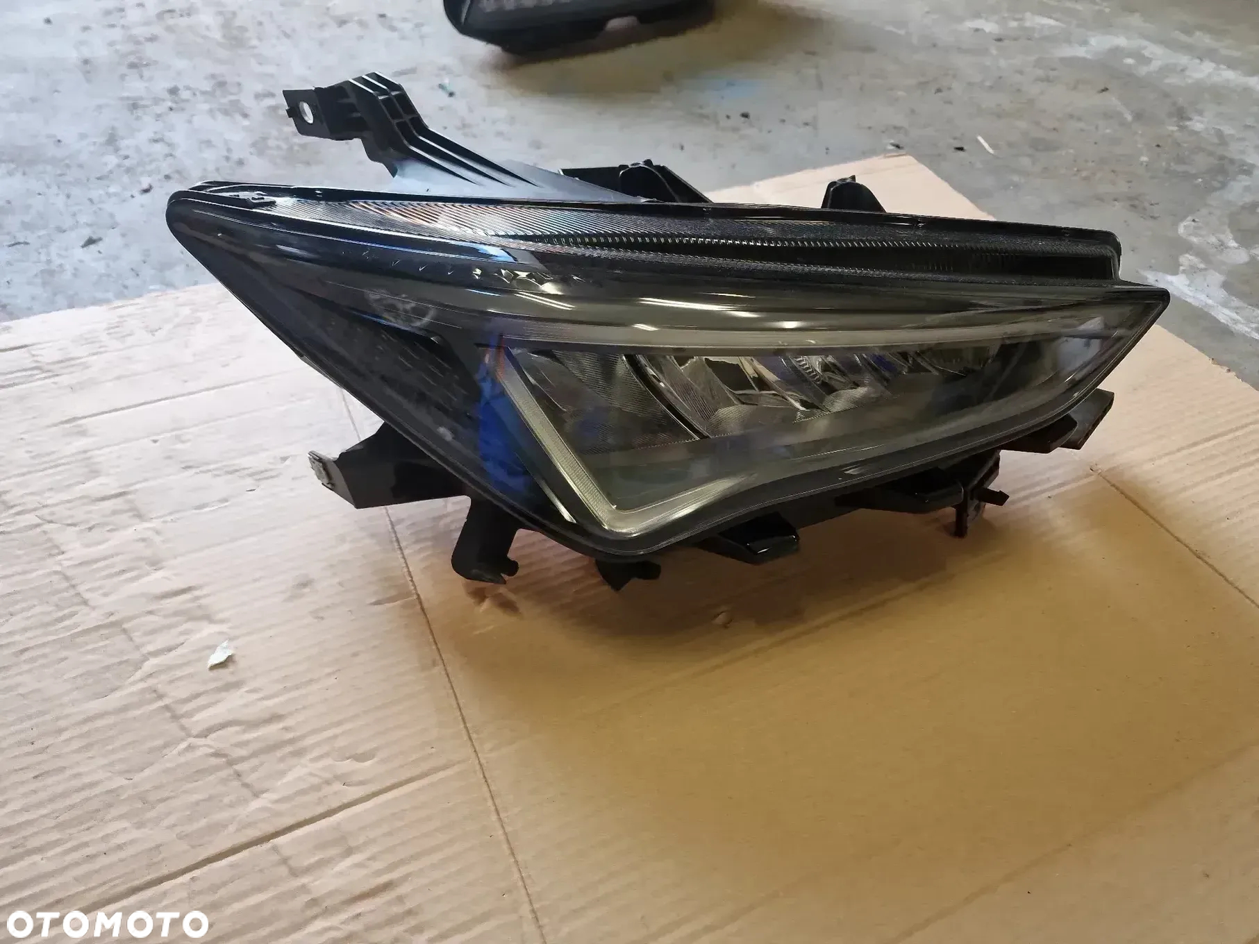 Reflektor prawy Cupra  10f.941.008H - 2